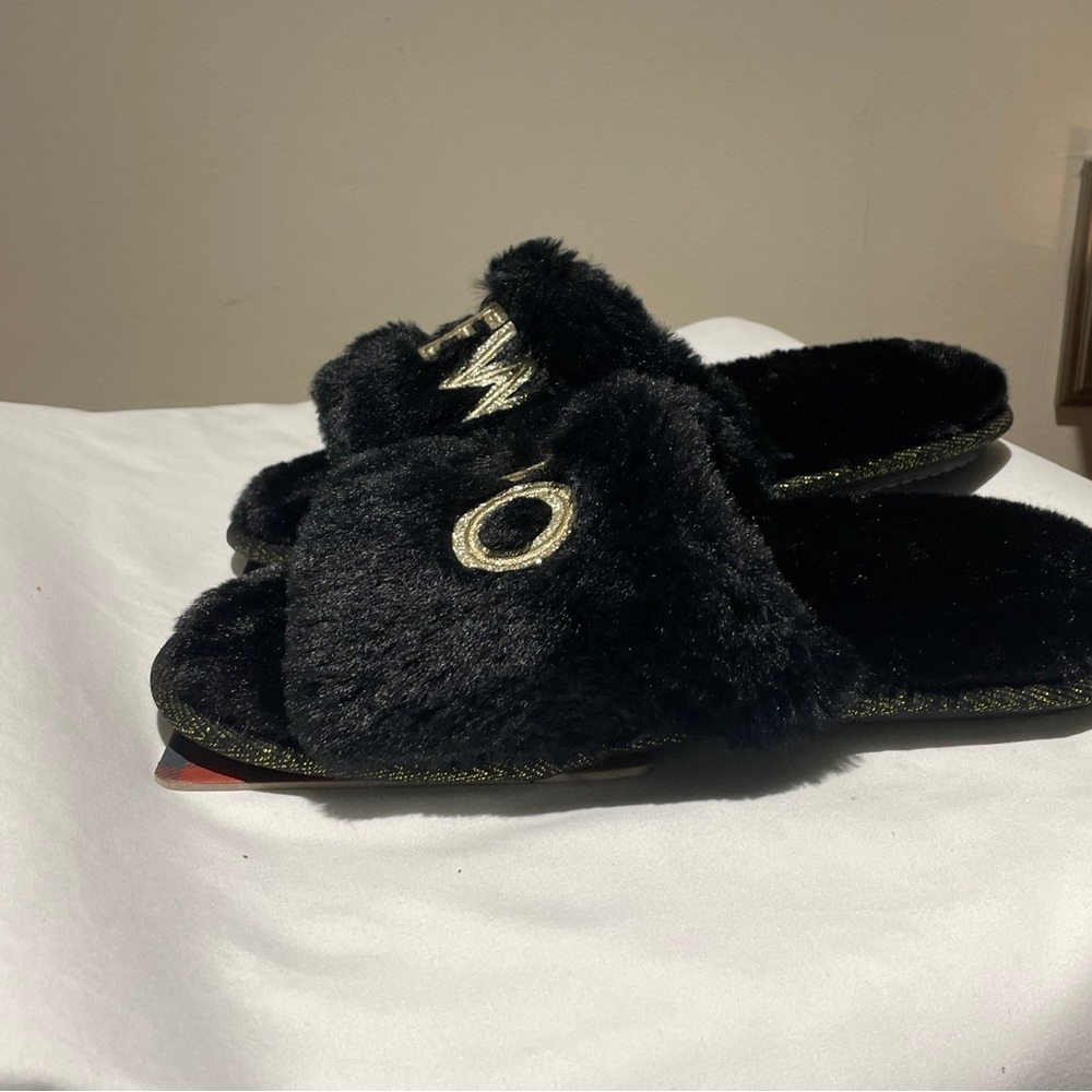 Dearforms Slippers - Picture 2 of 3